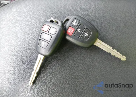 2019 Toyota Corolla Le z USA, uszkodzony, nr VIN 5YFBURHE2KP949205